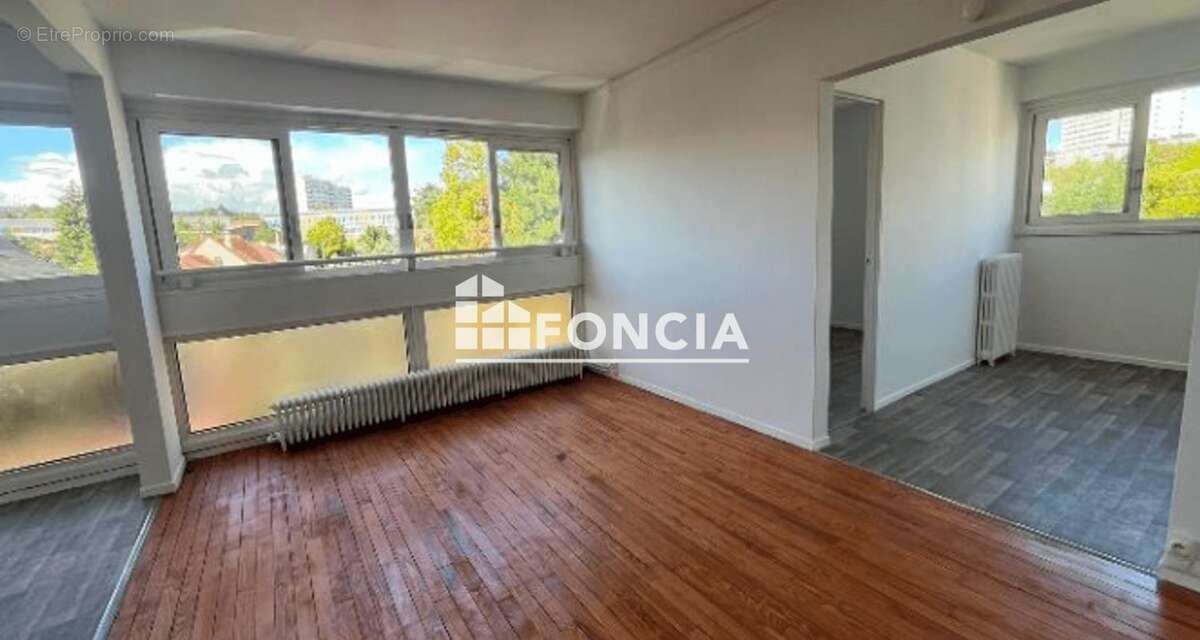 Appartement à FONTENAY-LE-FLEURY