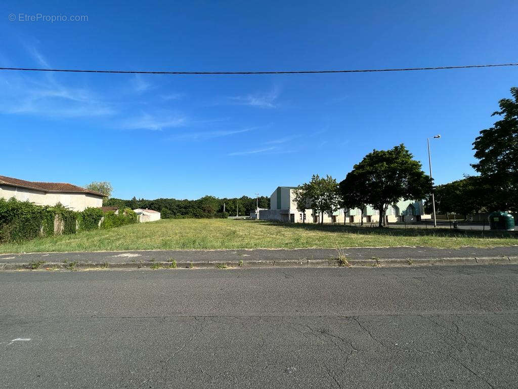 Terrain à ANGOULEME
