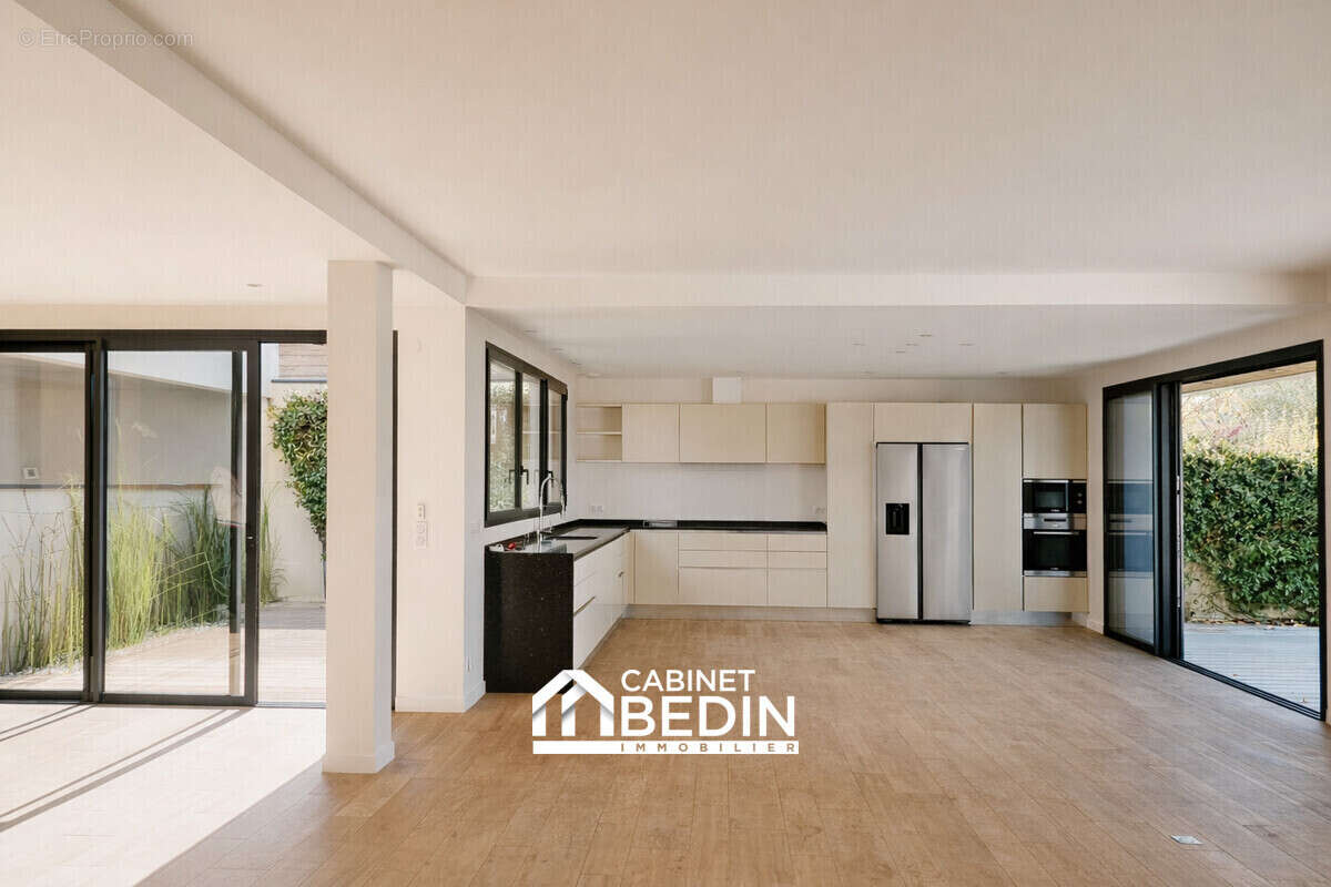 Maison 204 m² à Le Bouscat  - photo 2