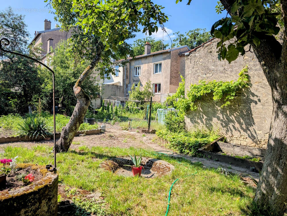 Maison à MIRECOURT