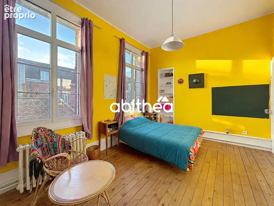Maison en pierres blanches avec garage et extérieur - photo 18