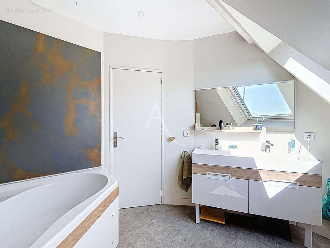 Maison à SAINT-SYLVAIN-D'ANJOU