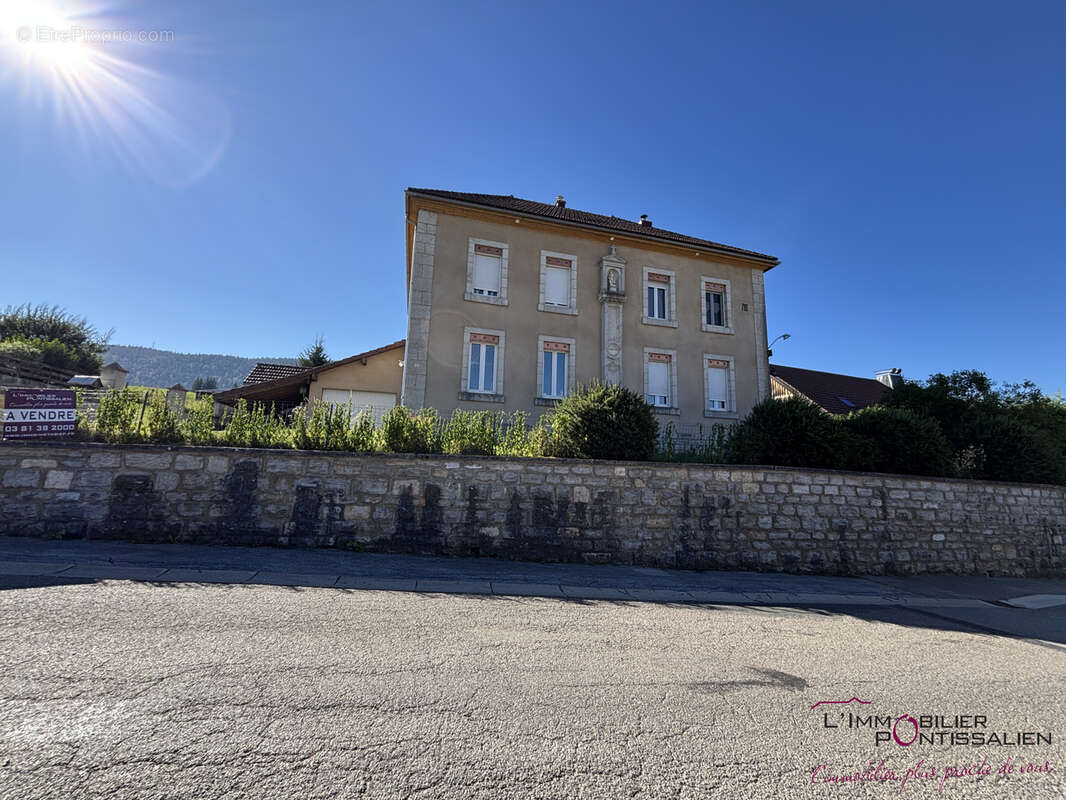Maison à LONGEVILLES-MONT-D'OR