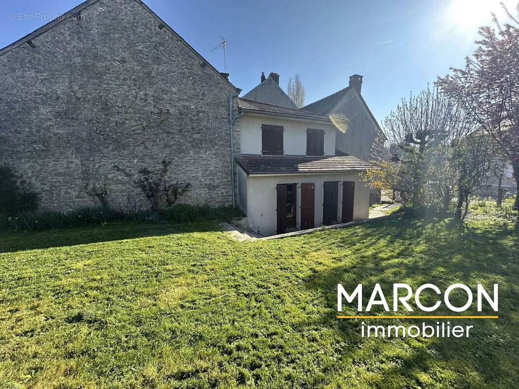 Maison à AZERABLES