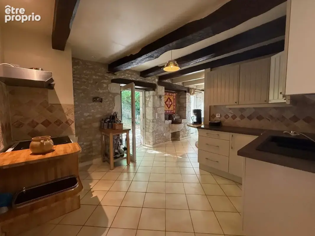 Dans la campagne de Lauzerte - Belle maison en pierre composée de deux logements, idéale pour investissement locatif ou projet m - photo 6