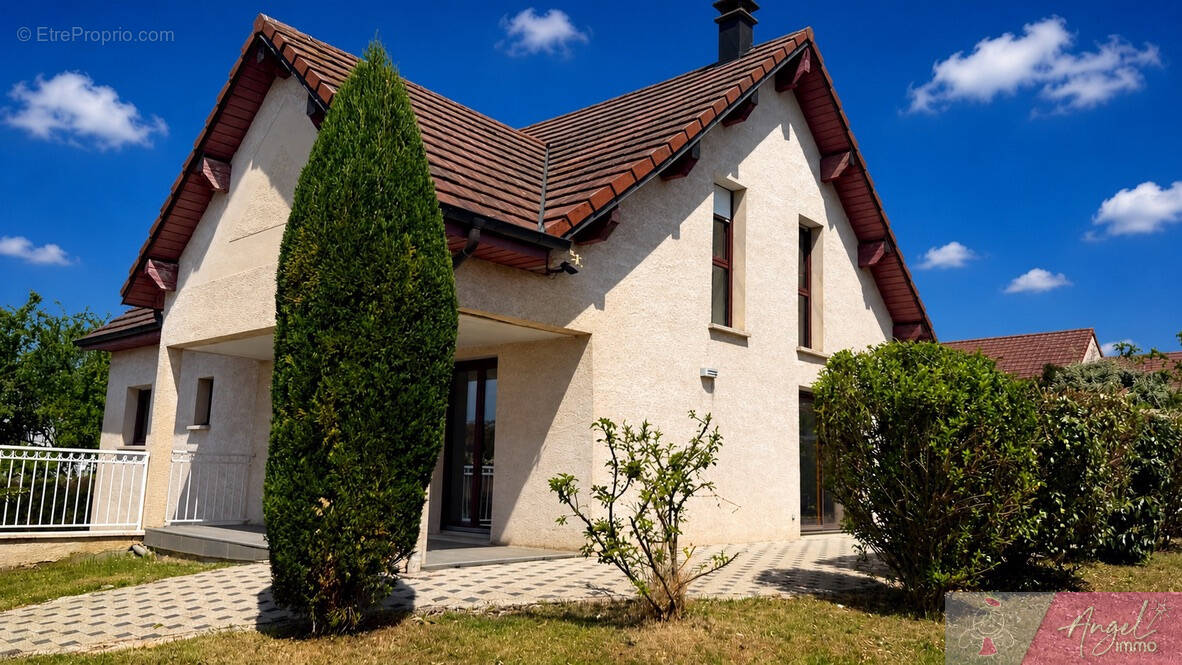 Maison à MERCEY-LE-GRAND
