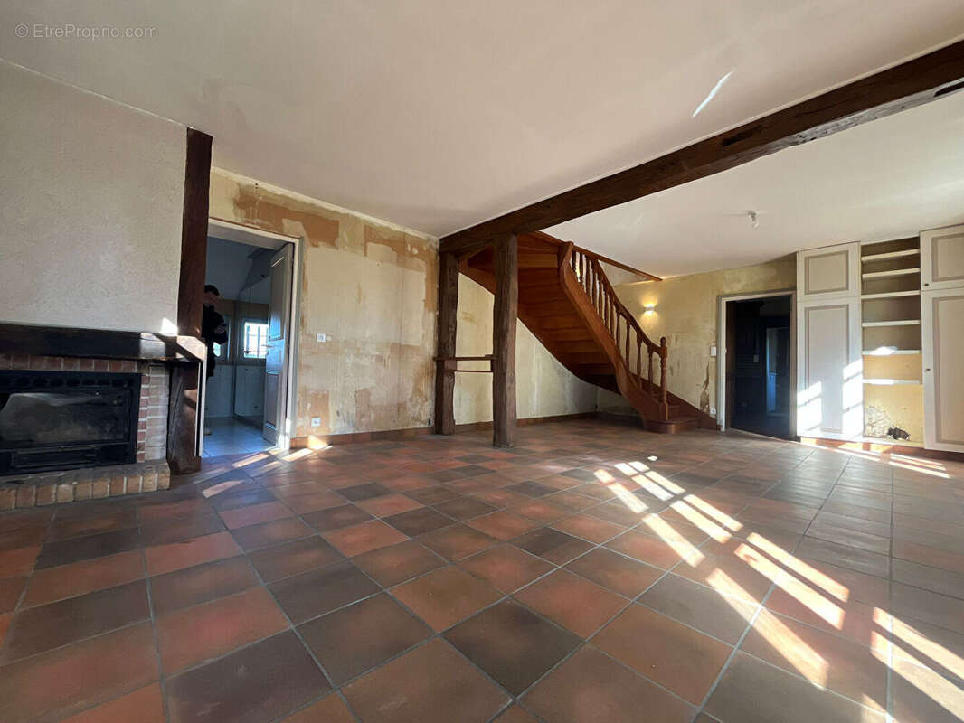 Maison à POUILLEY-LES-VIGNES