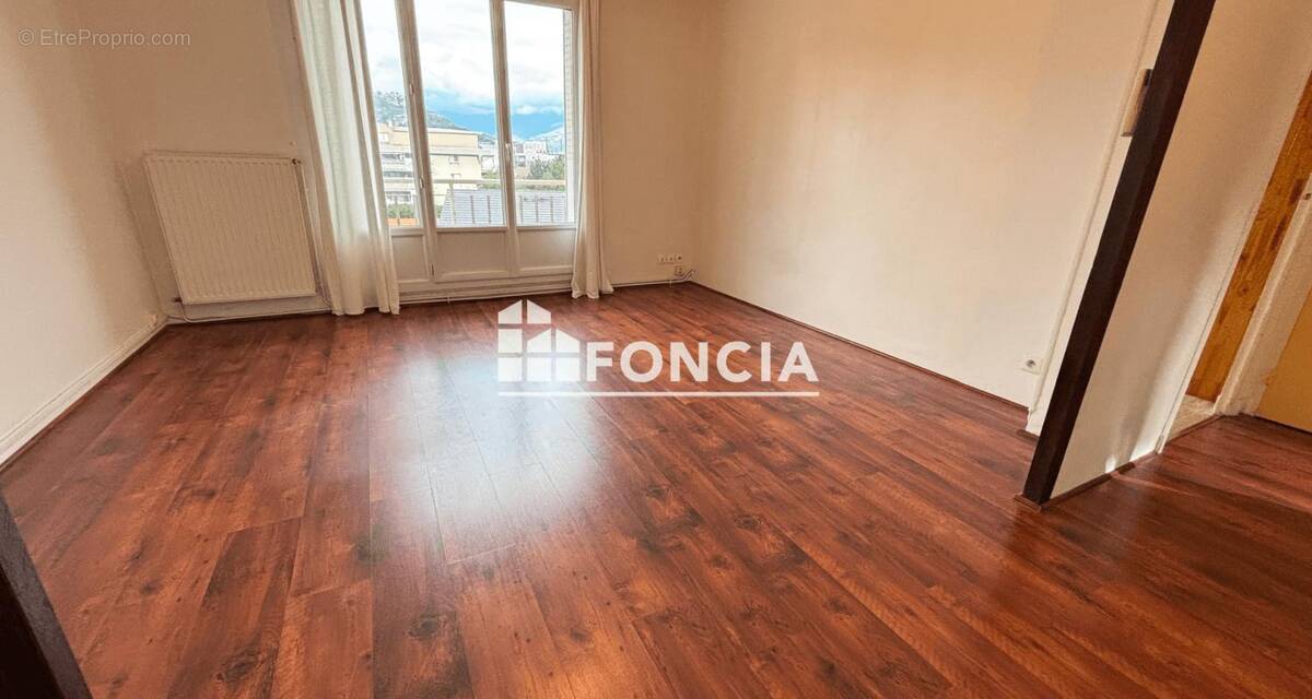 Appartement à FONTAINE