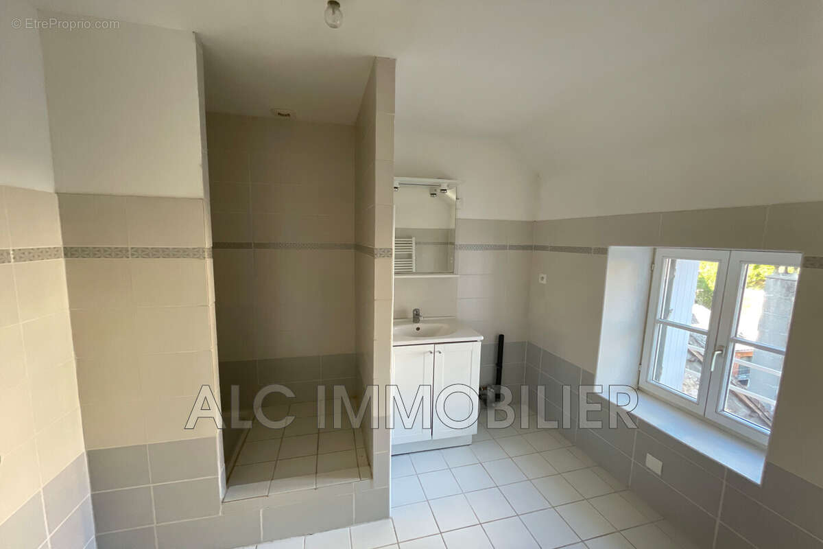 Appartement à SEES