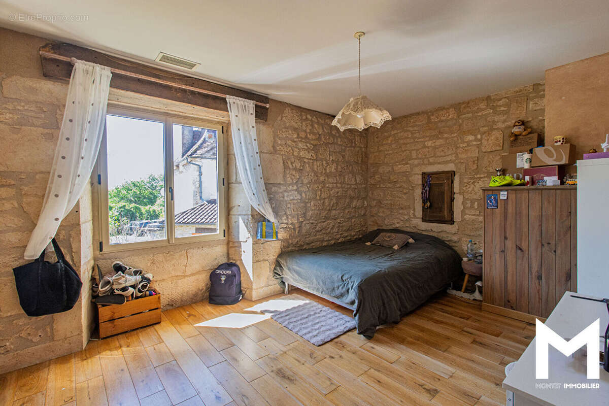 Maison à SAVIGNAC-LES-EGLISES