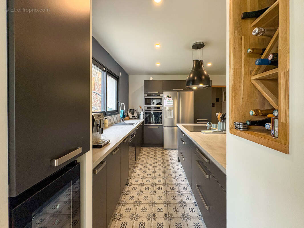 Maison à LES MARTRES-D'ARTIERE