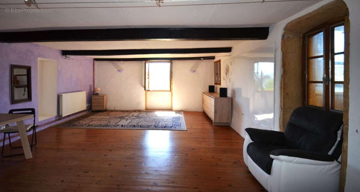 Maison de plus de 290 m2 avec plus de 6 000 m2  de terrain - photo 9
