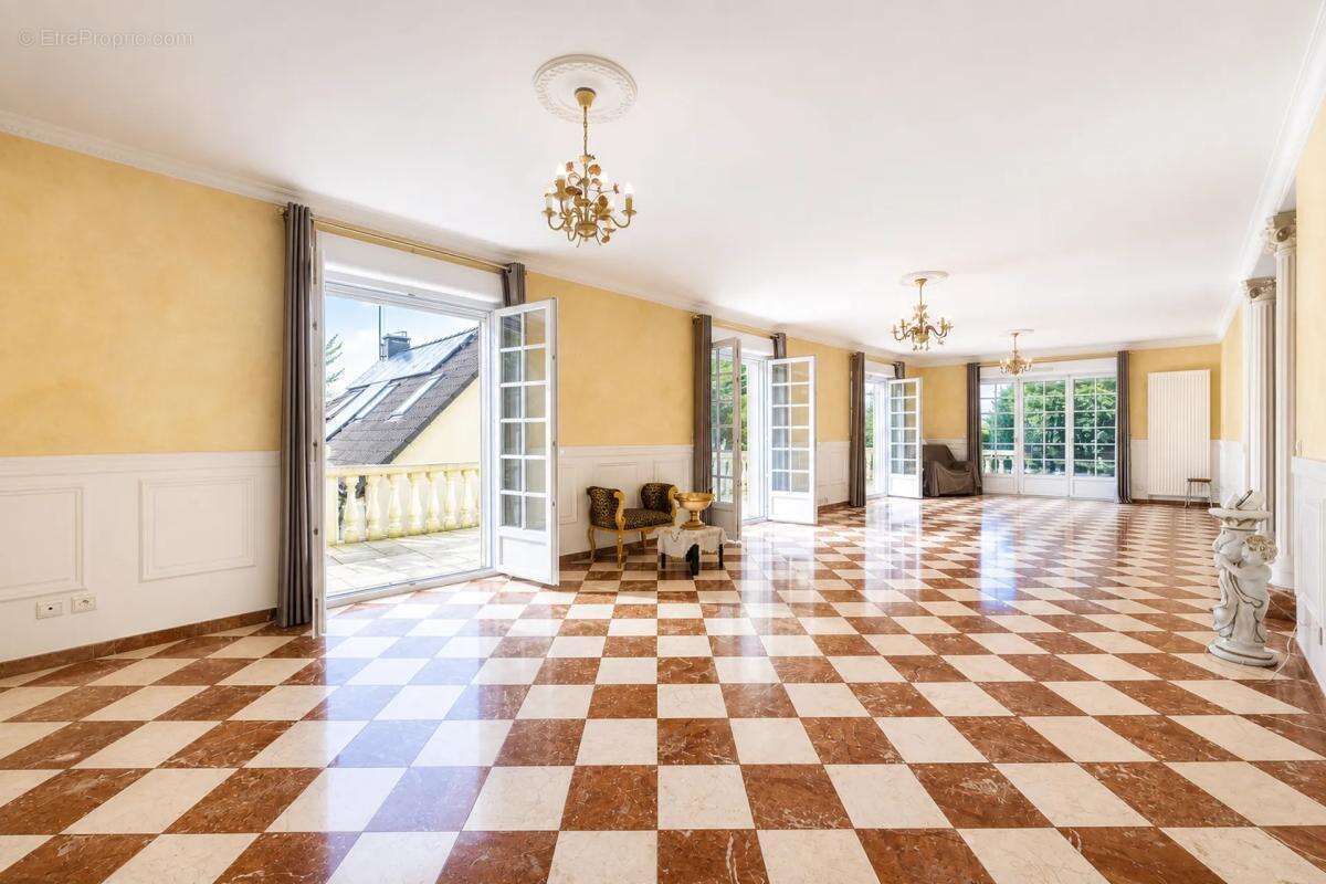 Maison individuelle de 7 pièces de 220m² en vente à Sarcelles - Idéal pour les familles - photo 4