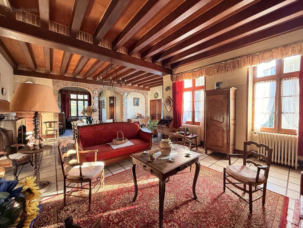 Maison à SALLES-DE-VILLEFAGNAN