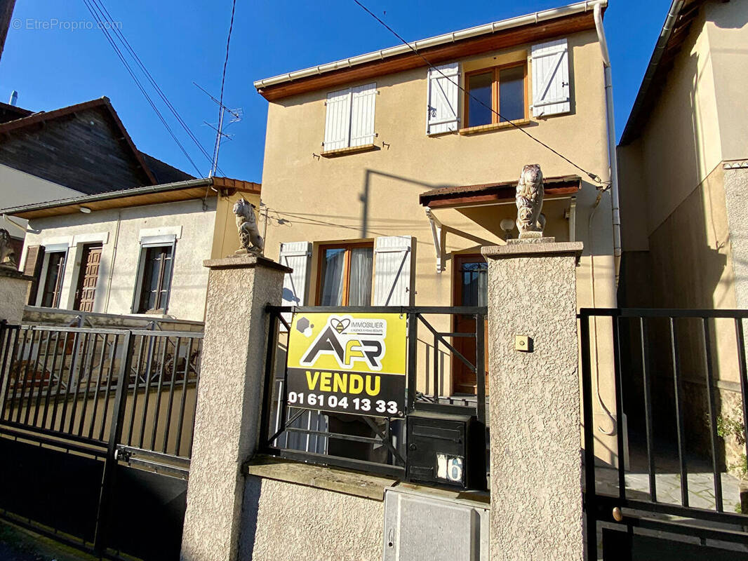 Maison à SARTROUVILLE