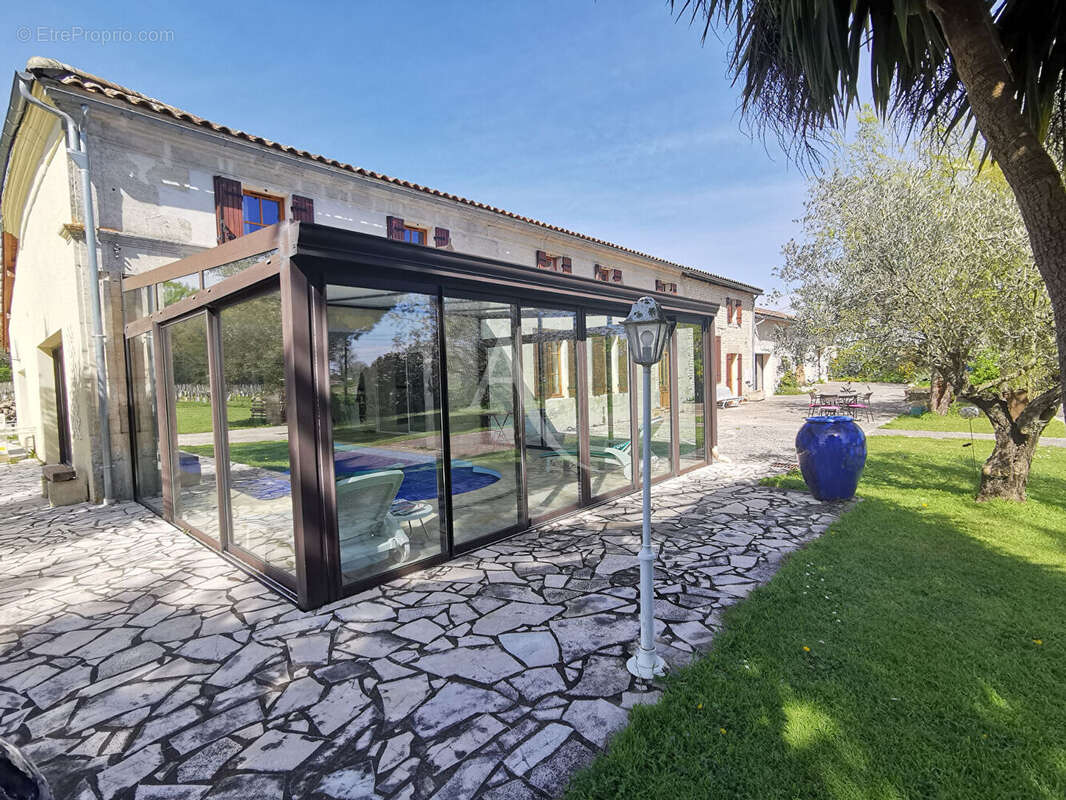 Maison à TUGERAS-SAINT-MAURICE