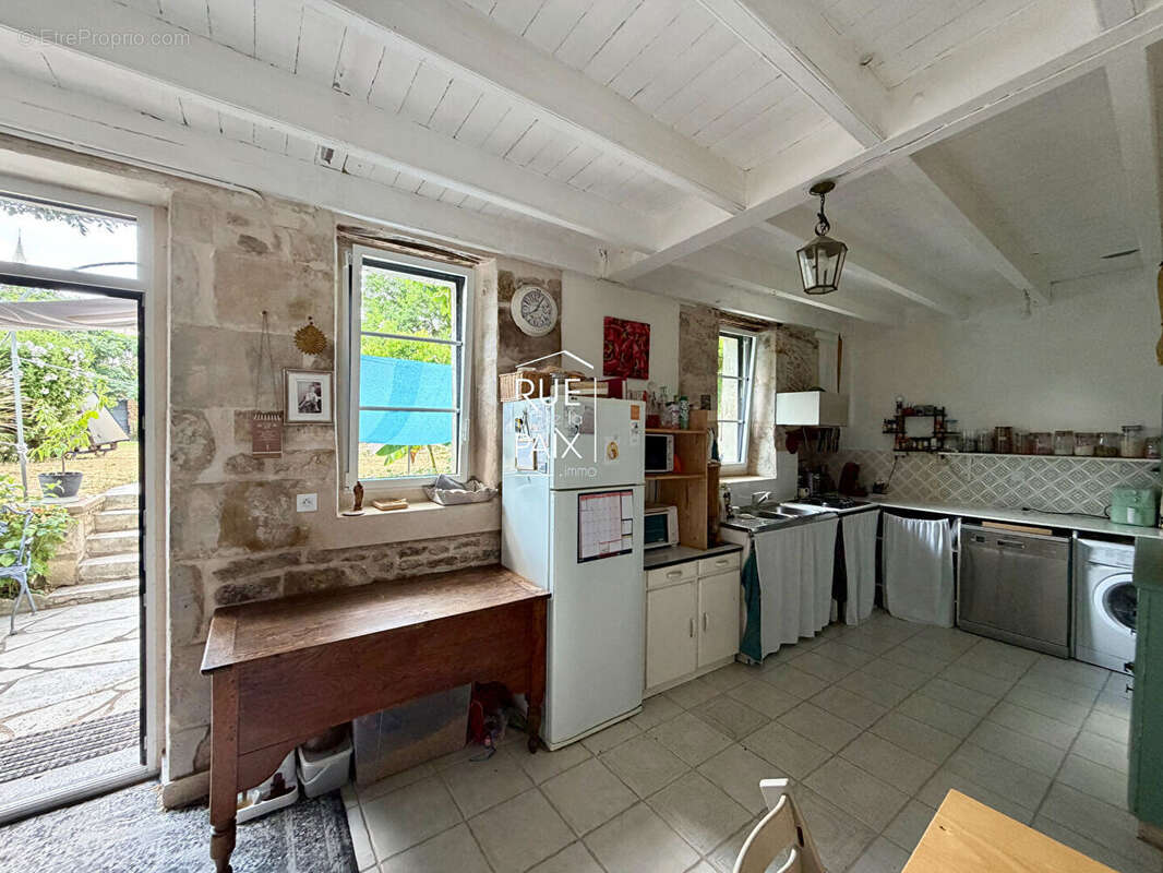 Maison de caractère - Saint-Maixent-l'École  - 5 chambres - 275 m2 - photo 5