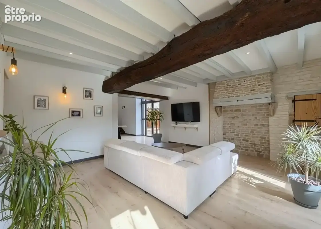 Maison en pierre rénovée – 157 m² – 3 chambres – terrain 3 200 m² piscinable – grange et dépendances – proche la crèche / niort - photo 4