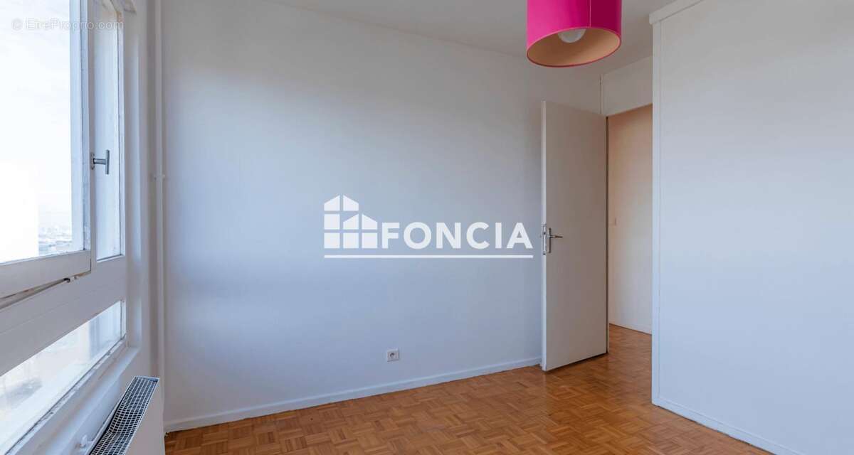 Appartement à PIERRE-BENITE