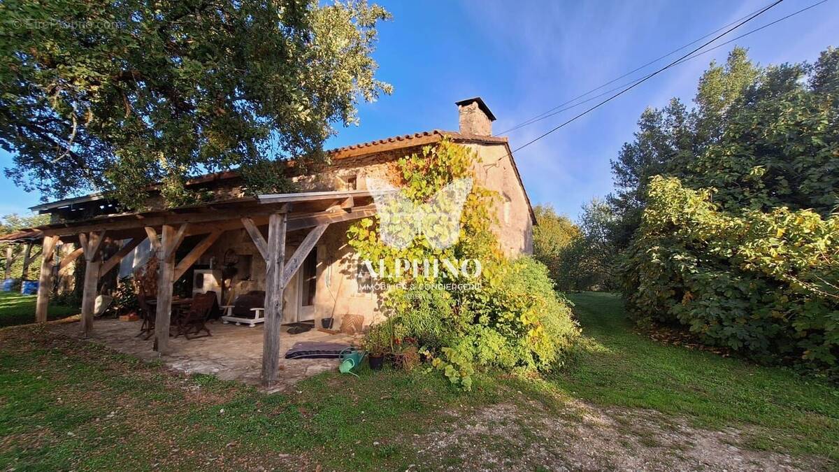 Maison à SAINT-MARTIAL-DE-VALETTE