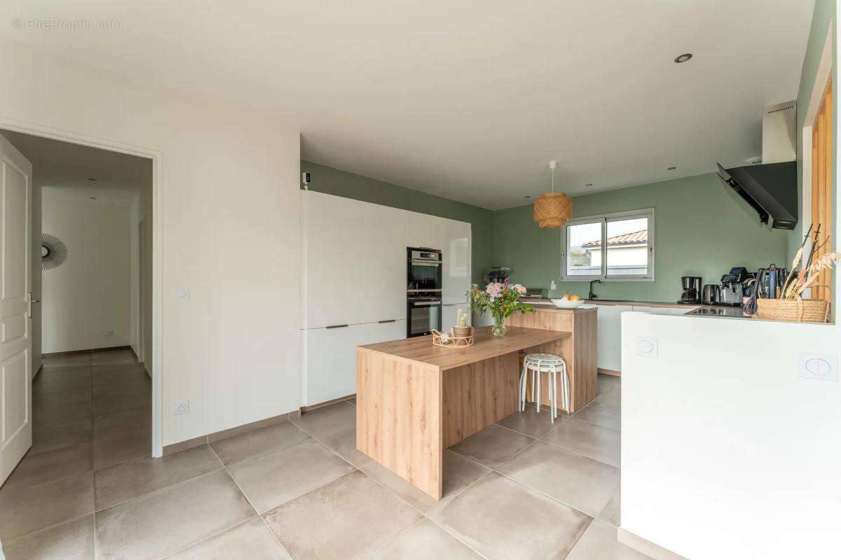 Maison à CAMBLANES-ET-MEYNAC