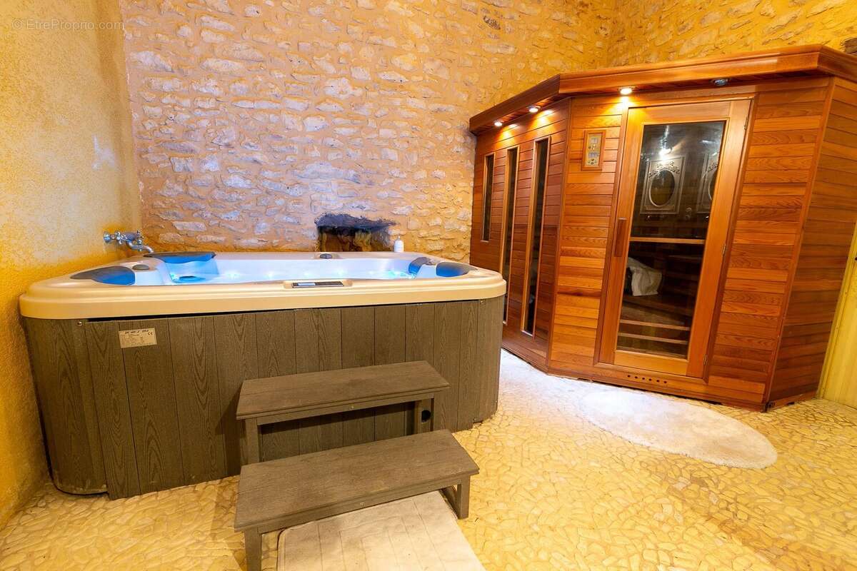 Hameau du XVIIème et XVIIIème avec piscine et terrain de 9 hectares près de Le Bugue - photo 21