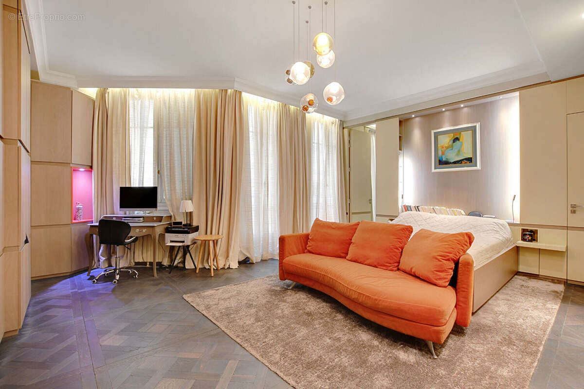 Appartement à PARIS-8E