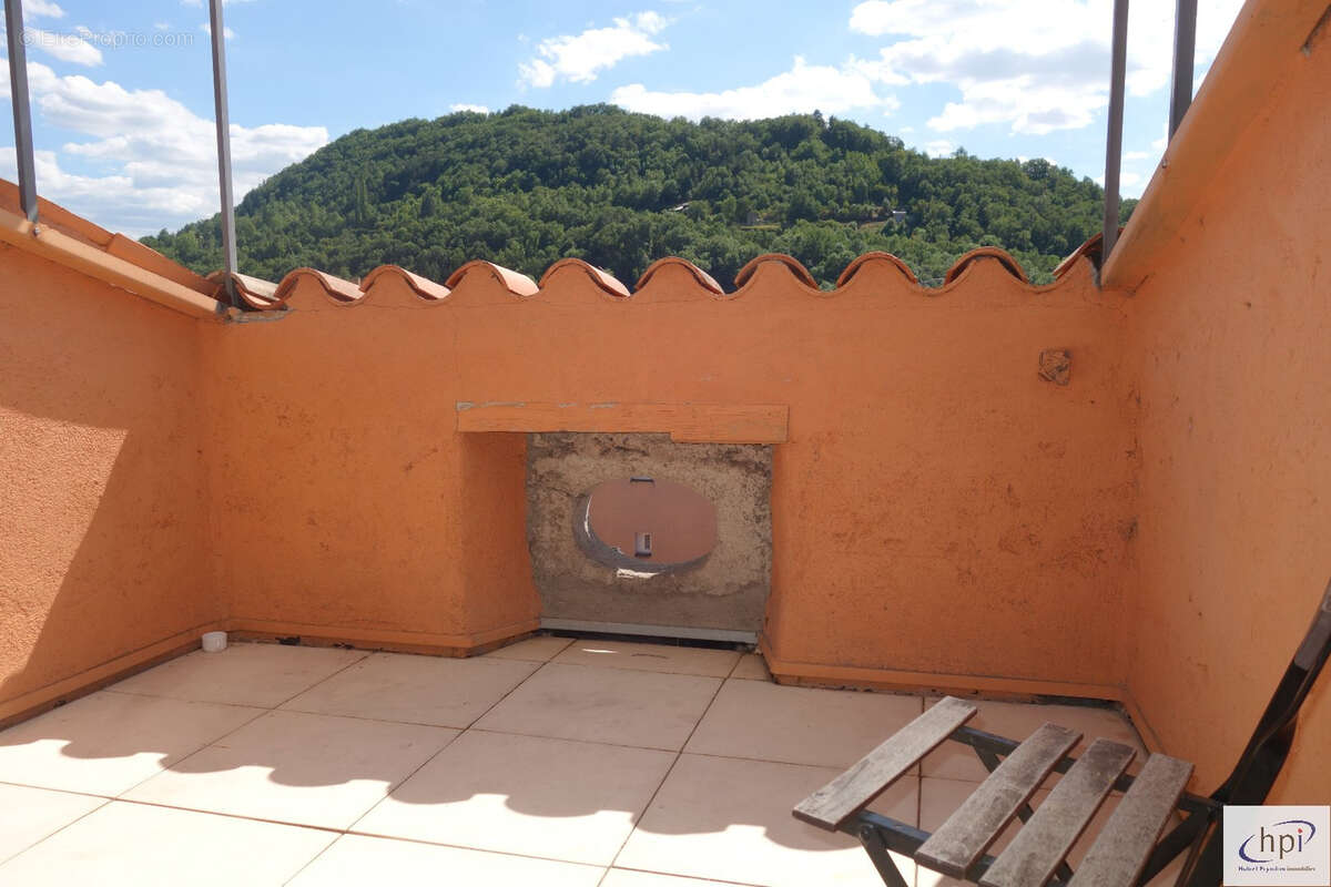 Vente studio meublé avec terrasse centre-ville Saint Affrique - photo 10