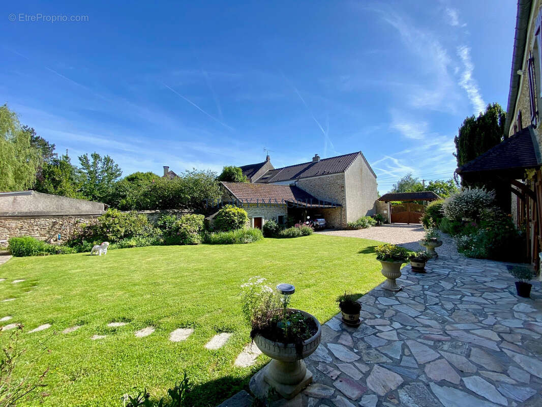 Maison à THOIRY