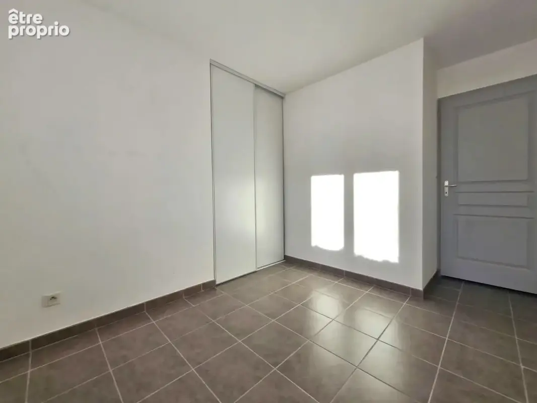 Appartement T3, terrasse, place de parking - photo 7
