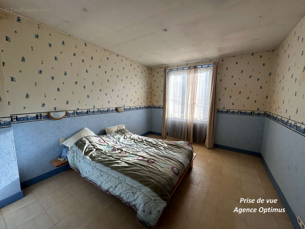 A vendre : Maison de ville à rénover avec dépendances, VILLENEUVE LA GUYARD - photo 7