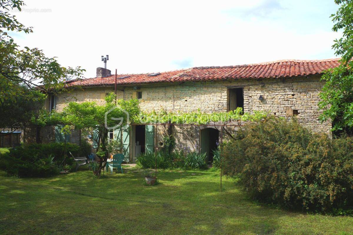 Maison à SAINT-FRAIGNE