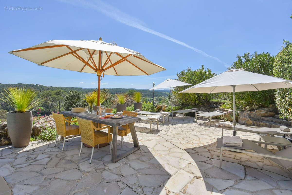 Maison à ENTRECASTEAUX