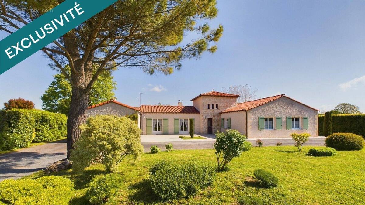 Photo 1 - Maison à TONNAY-BOUTONNE