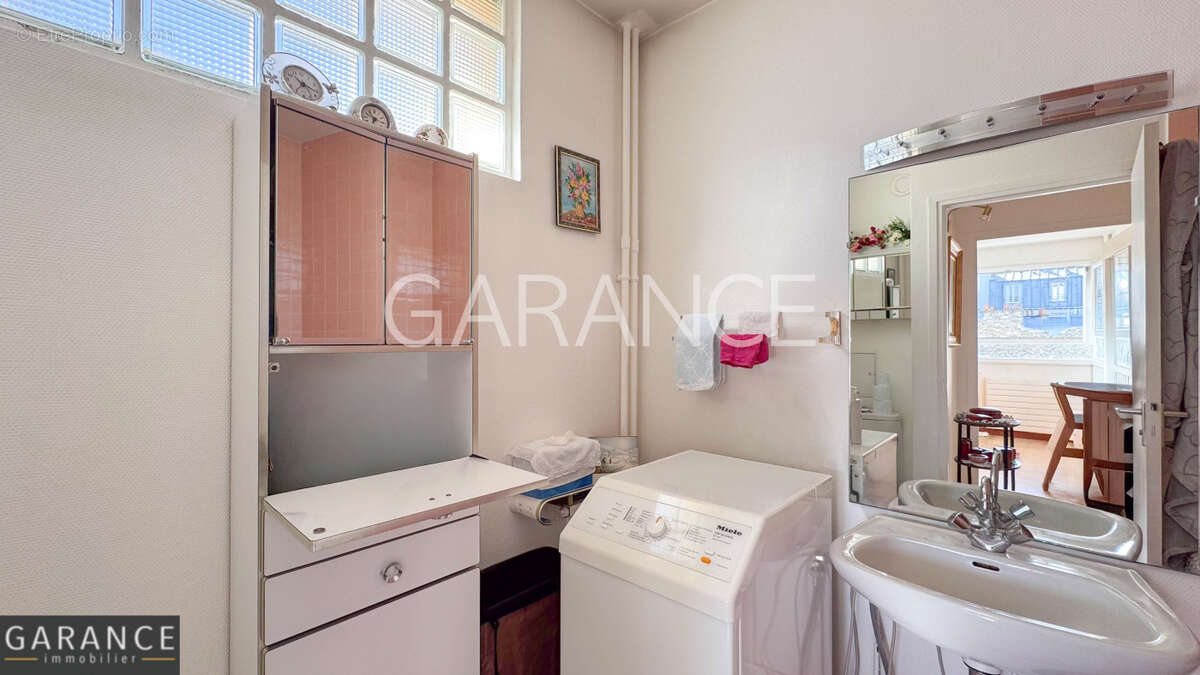 Appartement à PARIS-14E