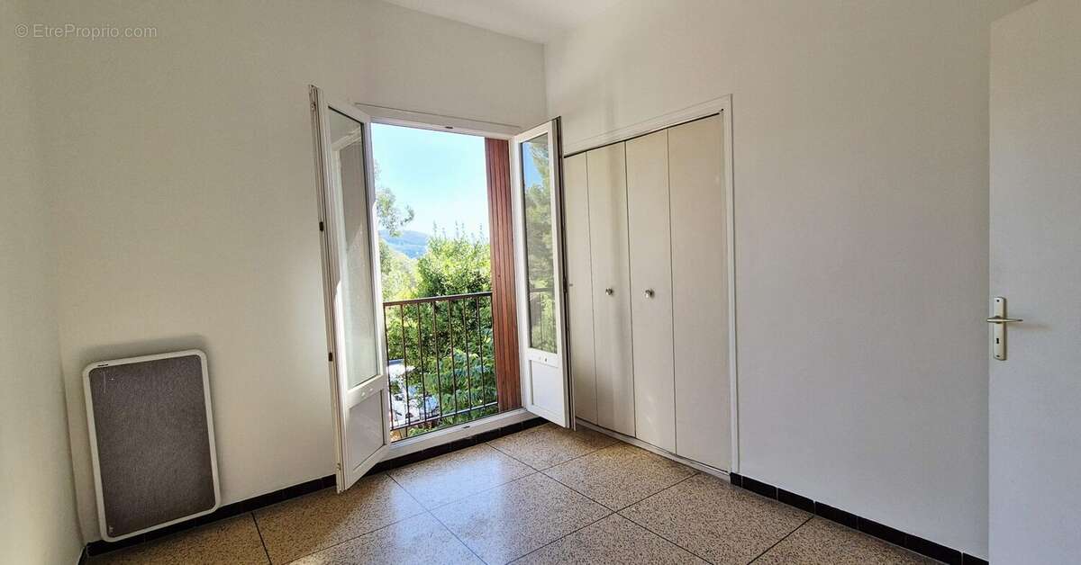 Appartement à SAINT-CYR-SUR-MER