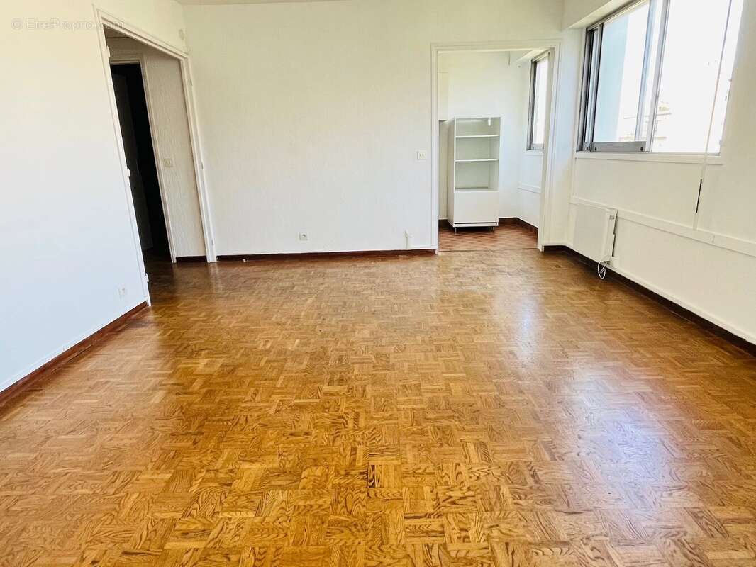 Appartement à MARSEILLE-5E