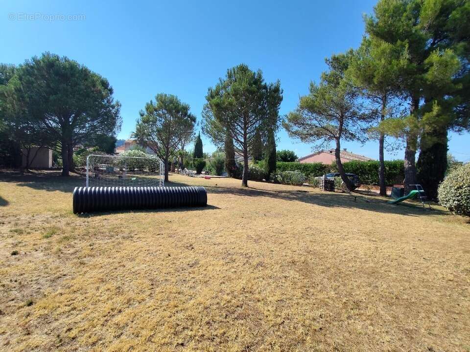 Terrain 957 m² à Vidauban  - photo 2