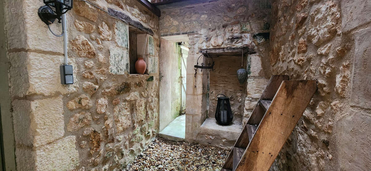 Maison à SAINT-GEORGES-DE-MONTCLARD