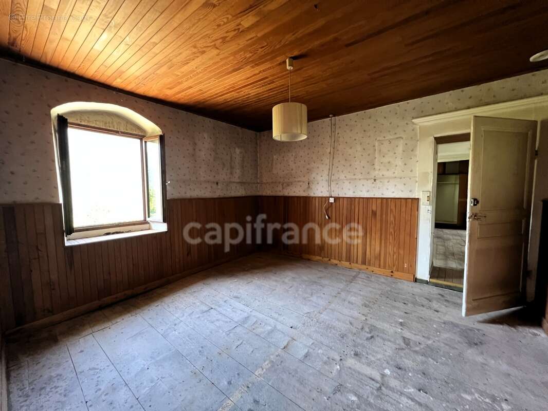 Maison T4 82m² avec Grange 300m² à rénover - photo 25