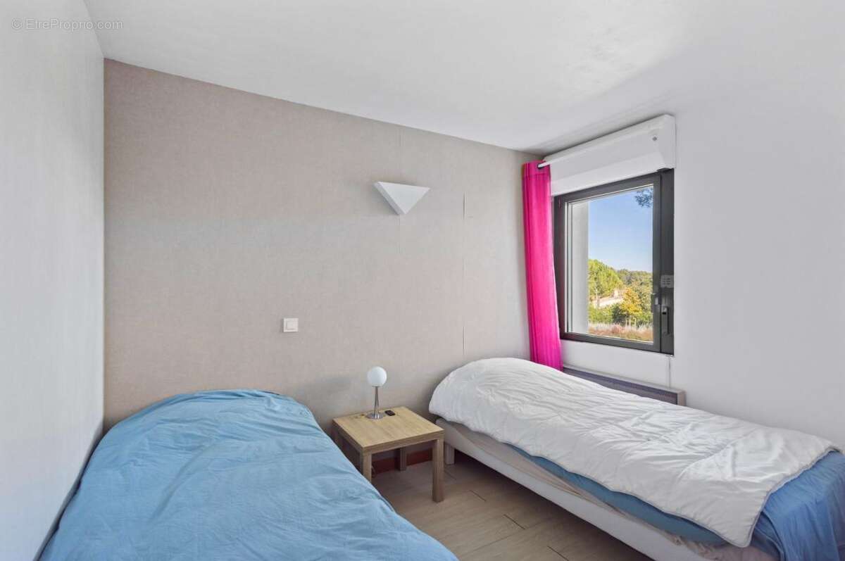 Maison à SAINT-CLEMENT-DE-RIVIERE