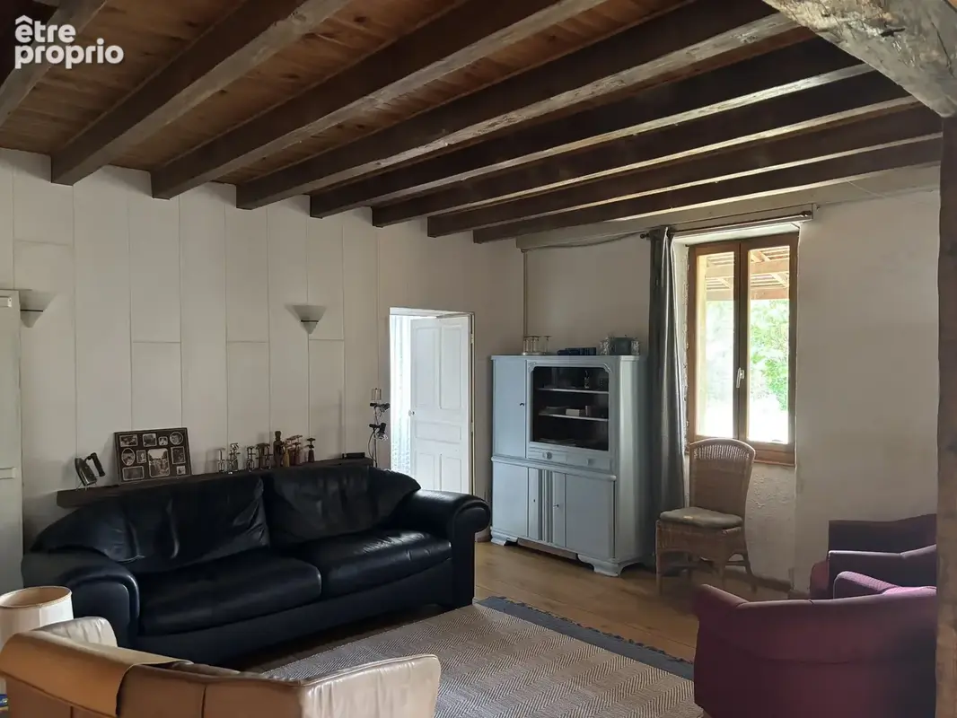 Voussac   Maison avec grande grange sur 3,89 hectares de terrain - photo 7