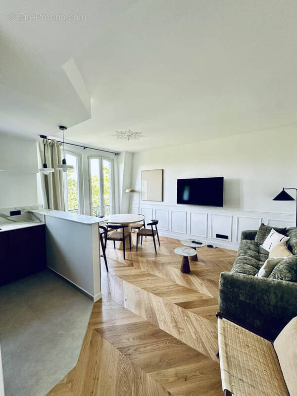 Appartement à PARIS-17E