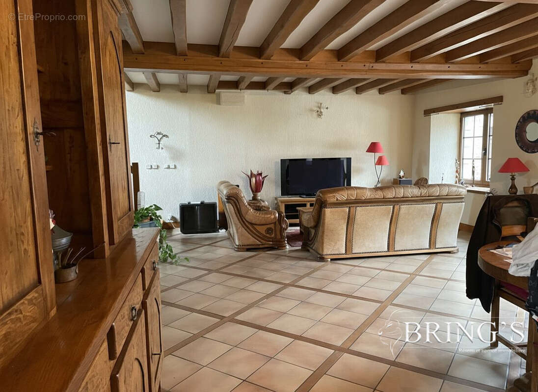 Maison 180 m² à Arconnay  - photo 7