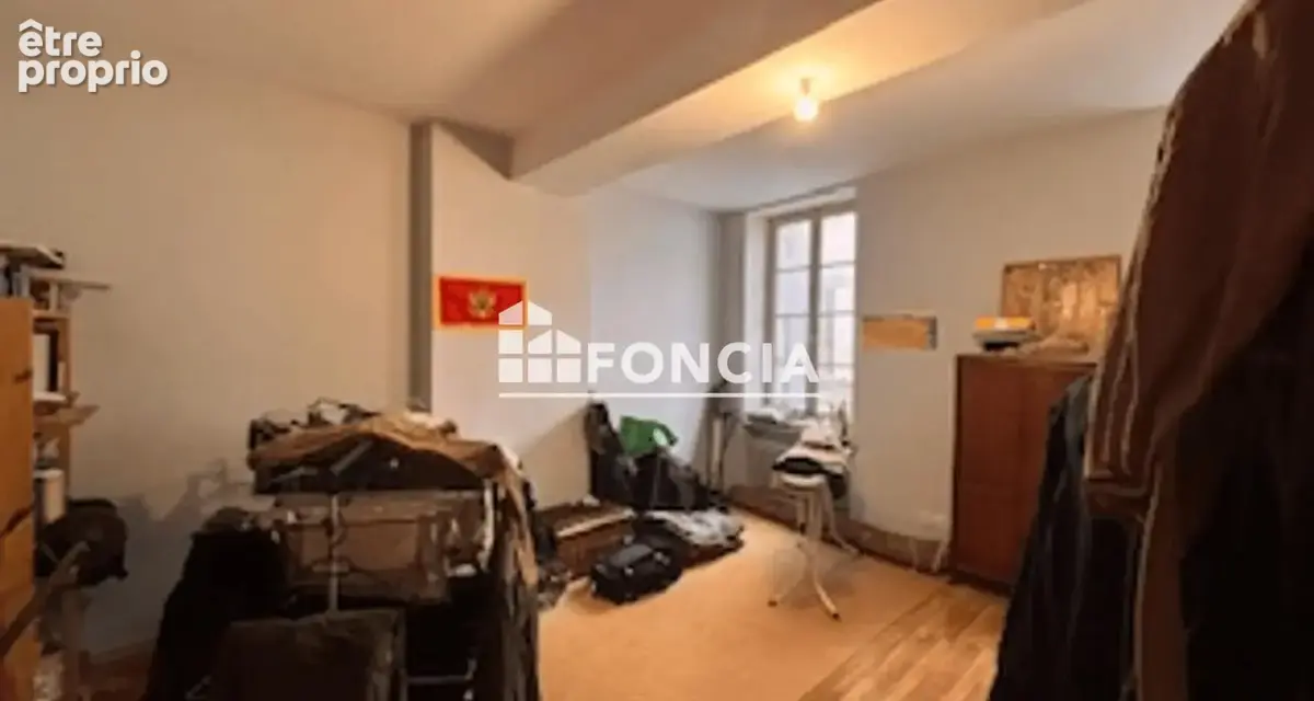 Situé en plein cœur de ville, cet immeuble de caractère se compose de 7 appartements actuellement loués.  L’ensemble développe u - photo 3