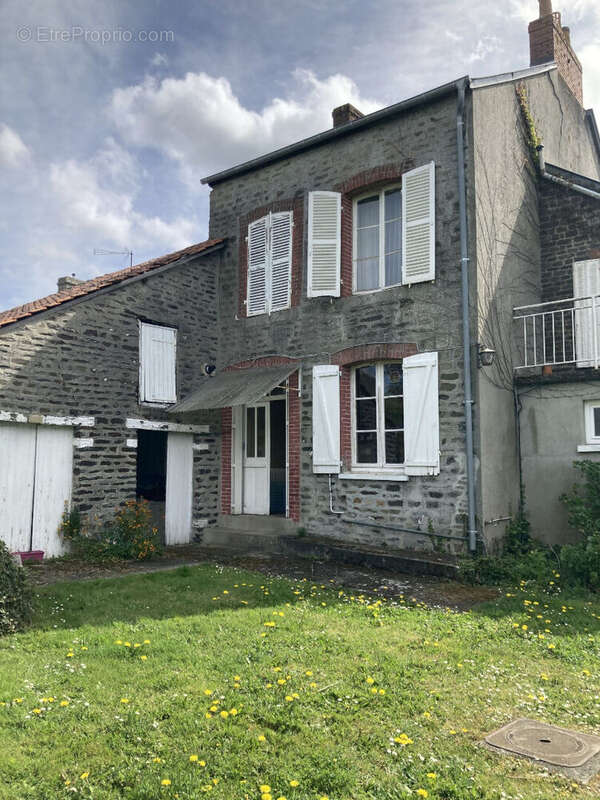 Maison à SAINT-PIERRE-DU-REGARD