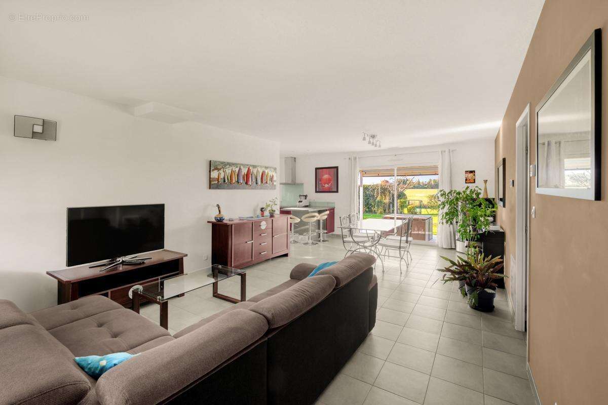 Maison à LA SALVETAT-SAINT-GILLES