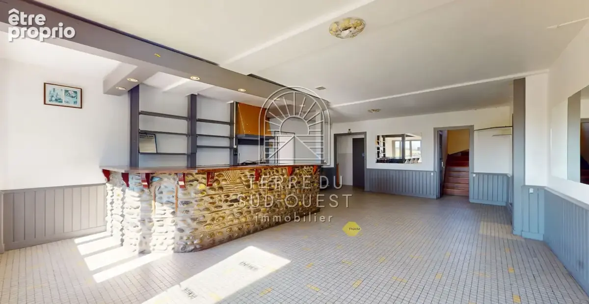 Centre Artix - 378 m2 - - photo 4