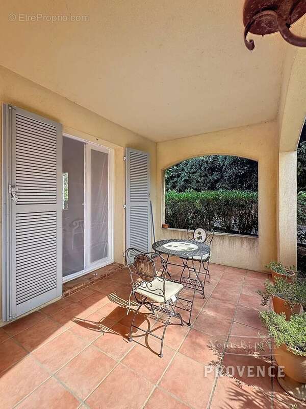 Superbe Appartement au rez de chaussé avec grande terrasse - photo 2