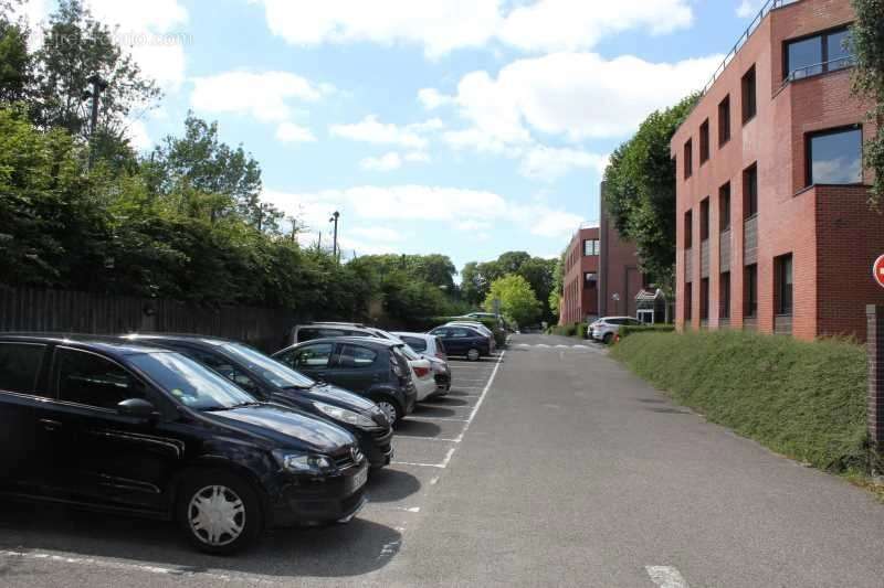 Commerce à MONTIGNY-LE-BRETONNEUX